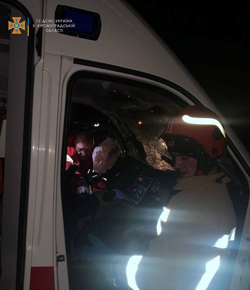 На Кіровоградщині в ДТП потрапив автомобіль &#8220;швидкої допомоги&#8221;. ФОТО
