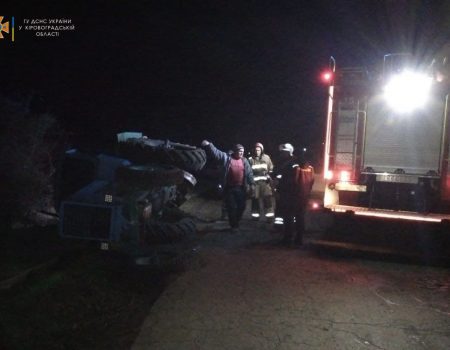У Добровеличківці внаслідок зіткнення з авто перекинувся трактор. ФОТО