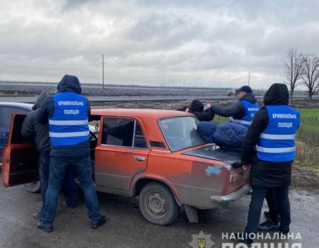 На Кіровоградщині поліцейські “по гарячих слідах” затримали групу злодіїв. ФОТО