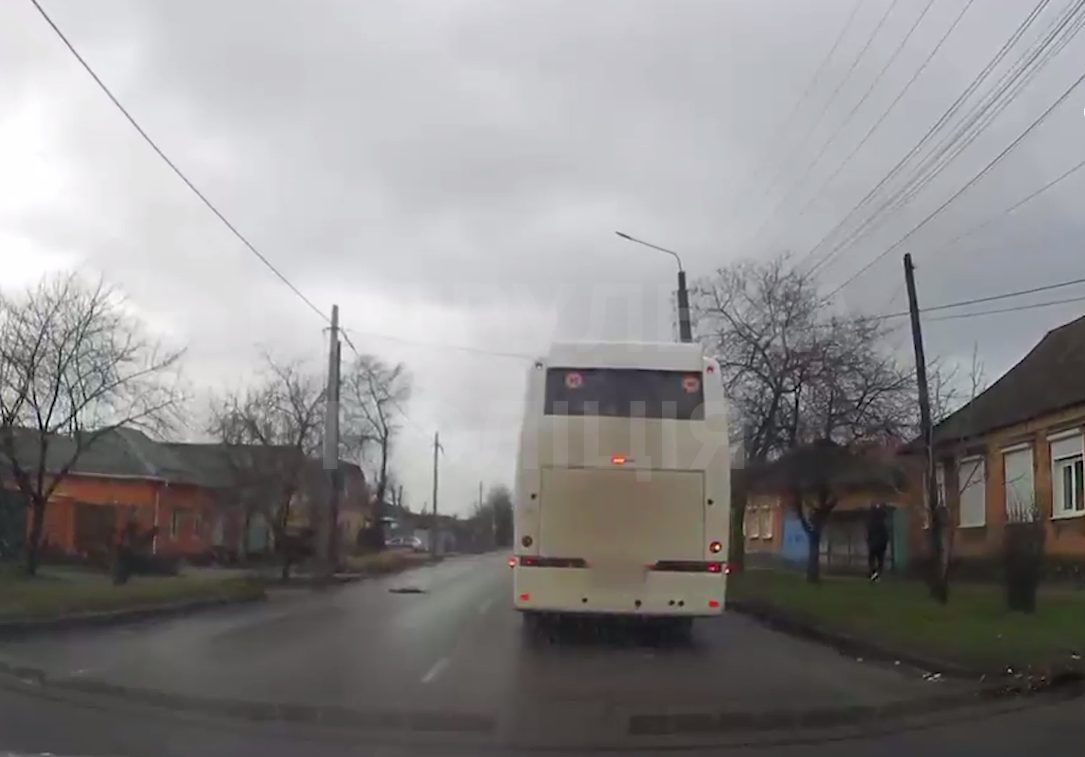 У Кропивницькому зупинили водія автобуса, який їхав у міжнародний рейс напідпитку. ВІДЕО