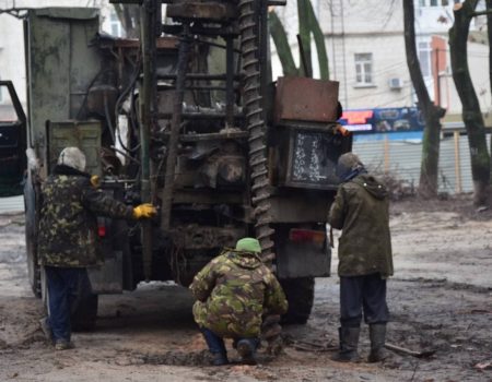 У Центральному сквері Кропивницького розпочали геологічні вишукувальні роботи