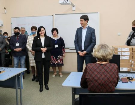 До кінця року майже 1500 вчителів Кіровоградщини отримають ноутбуки