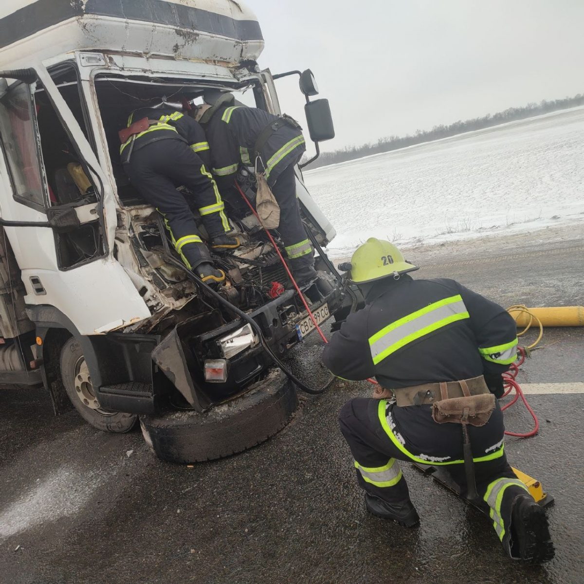 На Кіровоградщині внаслідок зіткнення двох вантажівок постраждав один із водіїв. ФОТО