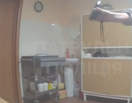У Кропивницькому евакуювали жителів будинку через підозрілий предмет у під’їзді