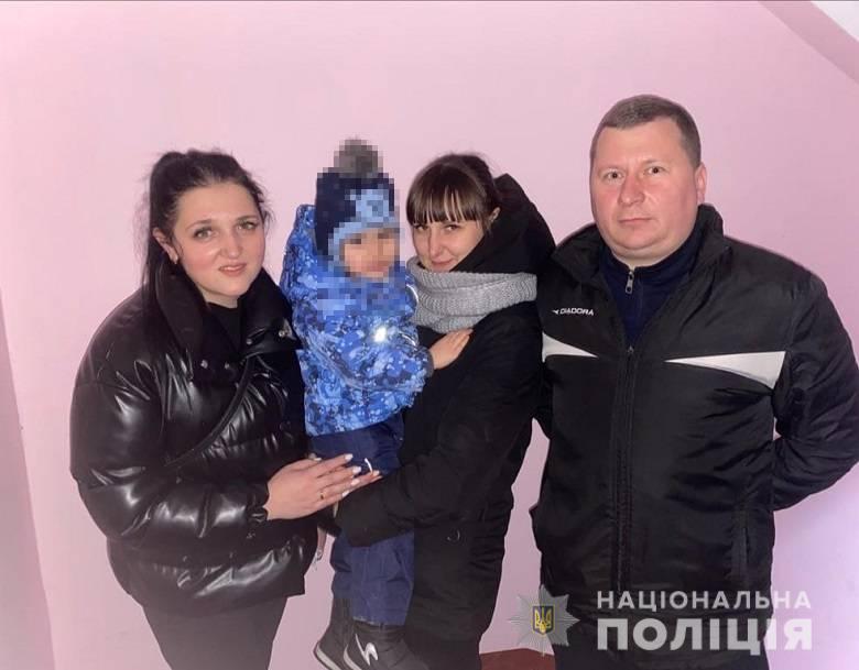 32-річна кропивничанка з сином намагалася вистрибнути з 12-го поверху в Києві. ФОТО. ВІДЕО