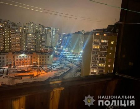 32-річна кропивничанка з сином намагалася вистрибнути з 12-го поверху в Києві. ФОТО. ВІДЕО