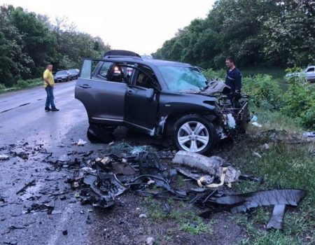 У ДТП на трасі Кропивницький-Кривий Ріг загинув водій, шестеро людей доправили до лікарні