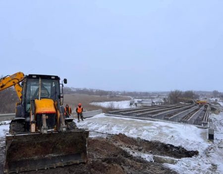 Рух через міст у Куколівці на Кіровоградщині планують відкрити в квітні. ФОТО