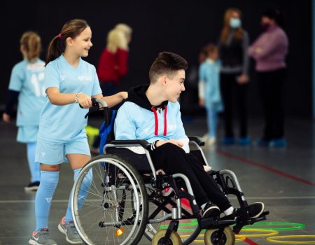 Розвиваються, соціалізуються і мріють про футбол: як займаються спортом діти з інвалідністю  в Кропивницькому
