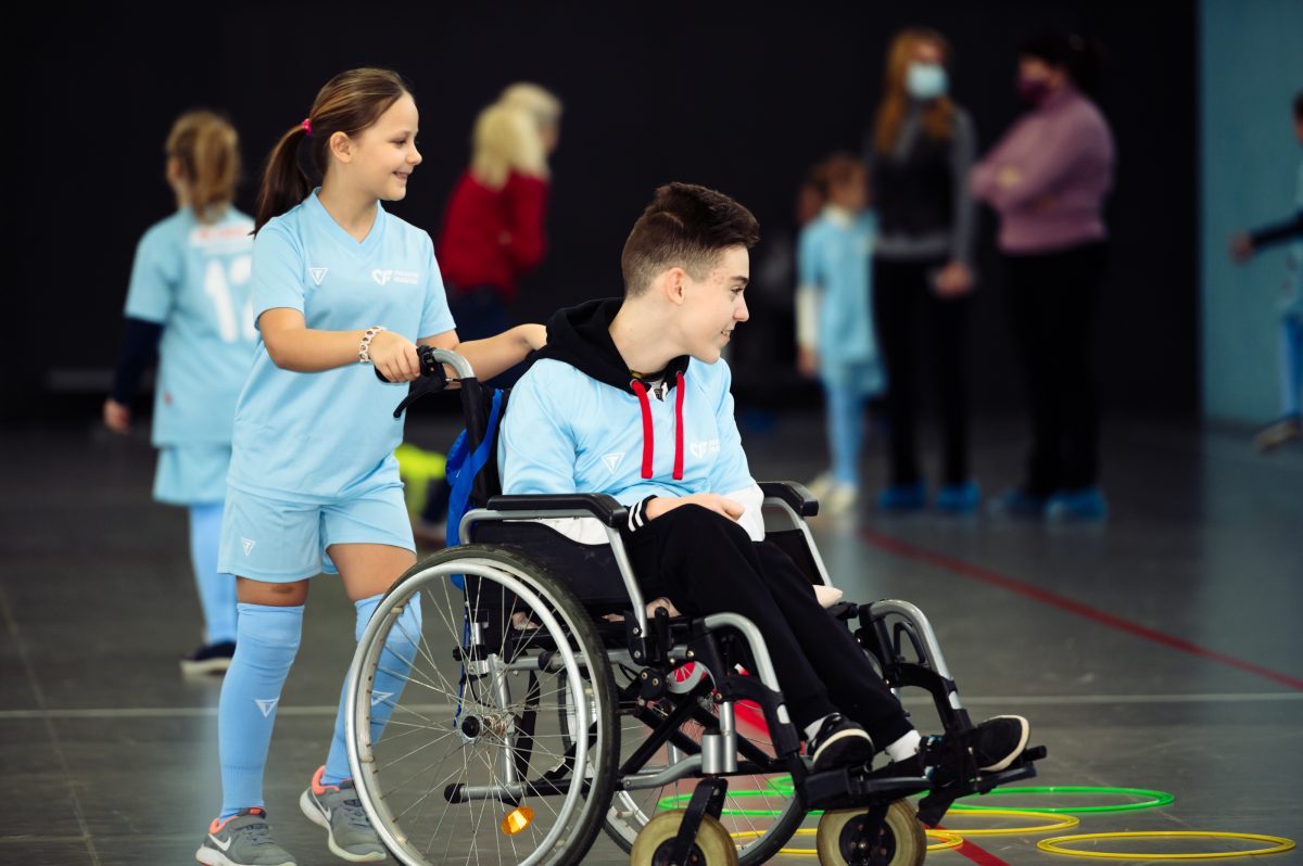 Розвиваються, соціалізуються і мріють про футбол: як займаються спортом діти з інвалідністю  в Кропивницькому