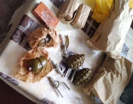 СБУ виявила у середмісті Новоукраїнки на Кіровоградщині тайник із вибухівкою. ФОТО