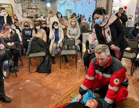 Голова Кіровоградської ОДА вчилася надавати першу медичну допомогу. ФОТО