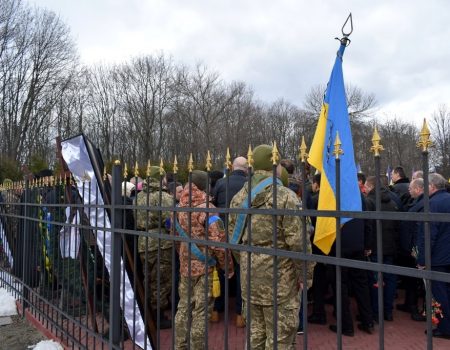 Сьогодні в Кропивницькому попрощалися з трьома загиблими військовими. ФОТО