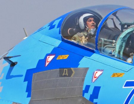 Льотчик, який узяв на себе удар ракет у небі над Кропивницьким, замість пенсії обрав війну. ФОТО