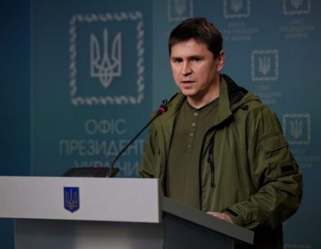 Радник Офісу Президента України назвав вибухи складів боєприпасів у росії “демілітаризацією”