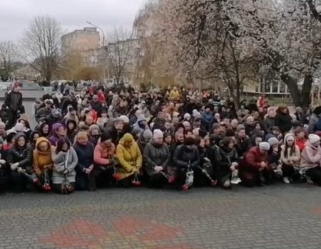 Кіровоградщина: олександрійці попрощалися з шістьма загиблими від ракетного удару. ВІДЕО