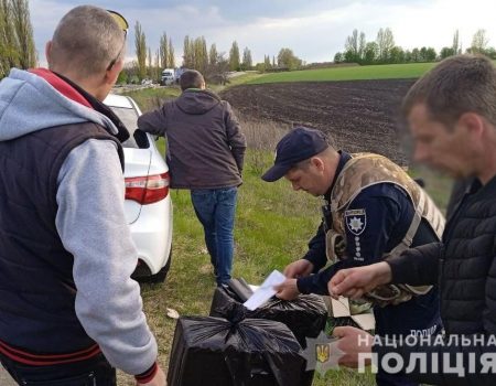 На Кіровоградщині вилучили з незаконного обігу алкоголь і цигарки на пів мільйона гривень. ФОТО