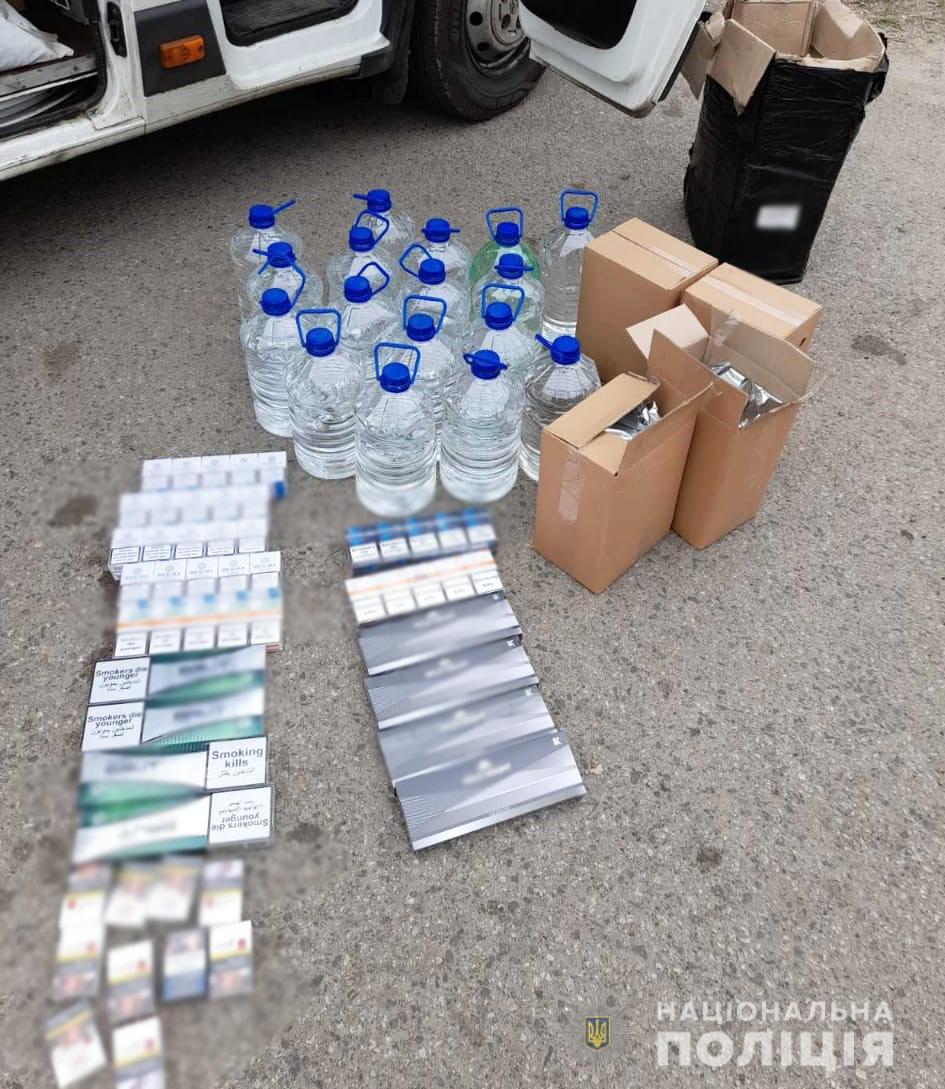 На Кіровоградщині вилучили з незаконного обігу алкоголь і цигарки на пів мільйона гривень. ФОТО
