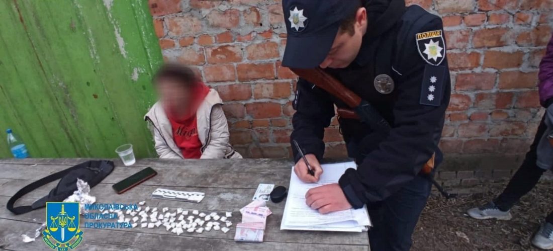 Жителька Кіровоградщини, яка їздила на таксі в іншу область закладати наркотики, постане перед судом. ФОТО