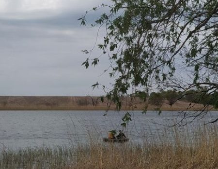 На Кіровоградщині зі ставка дістали тіло чоловіка. ФОТО