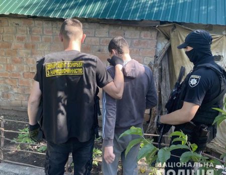 У Кропивницькому затримали чоловіка, який виготовляв і збував наркотики. ФОТО