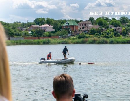 У Кропивницькому на пляжі показали відпочивальникам, як діяти при утопленні людини. ФОТО