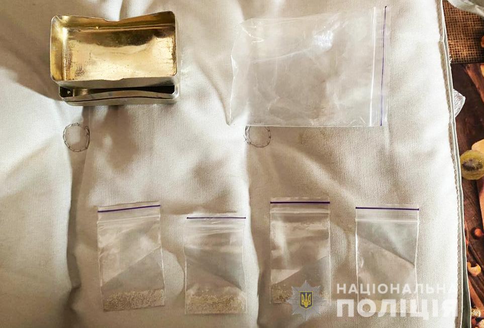 У Кропивницькому затримали чоловіка, який виготовляв і збував наркотики. ФОТО