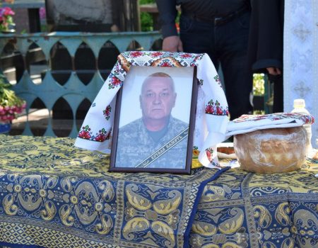 У Кропивницькому провели в останню путь загиблого танкіста. ФОТО