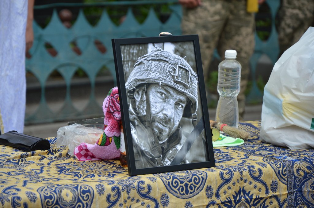 Кропивничани попрощалися з загиблим на Луганщині Героєм. ФОТО