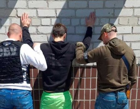 На Кіровоградщині переселенця підозрюють у підробці документів для виїзду за кордон чоловіків