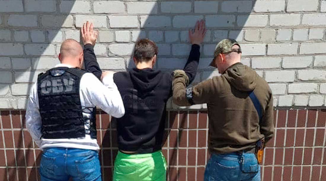 На Кіровоградщині переселенця підозрюють у підробці документів для виїзду за кордон чоловіків