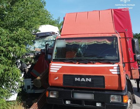На Кіровоградщині зіткнулися дві вантажівки. ФОТО