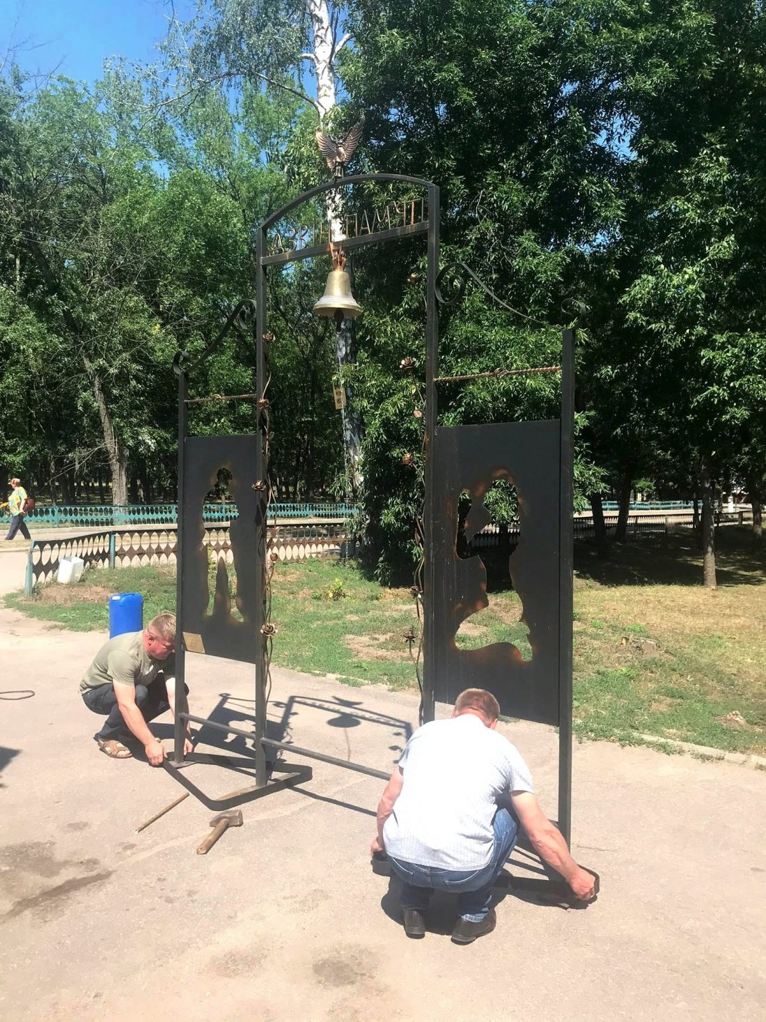 У Кропивницькому встановлюють “Дзвін пам&#8217;яті” за загиблими героями. ФОТО