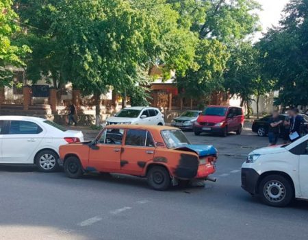 У Кропивницькому зіткнулися три автівки. ФОТО