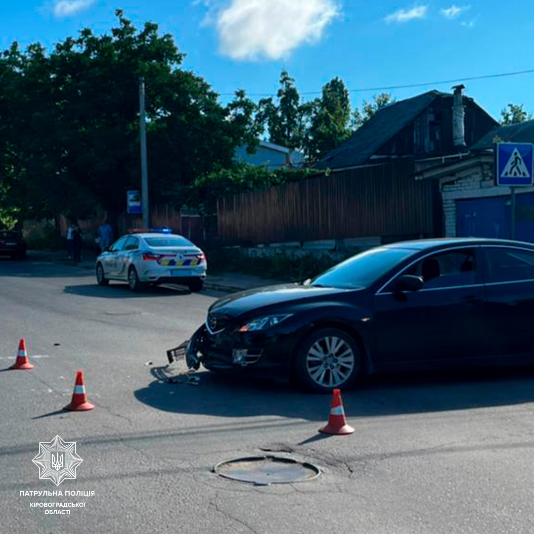 Порушення правил проїзду перехрестя стало причиною ДТП у Кропивницькому. ФОТО