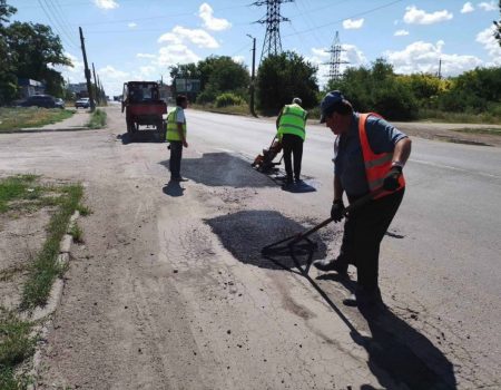 Кропивницькі комунальники прозвітували про завершення ямкового ремонту 5-ти вулиць. ФОТО