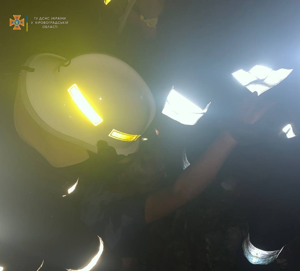 У Кропивницькому жінка вночі впала до каналізаційного колодязя. ФОТО