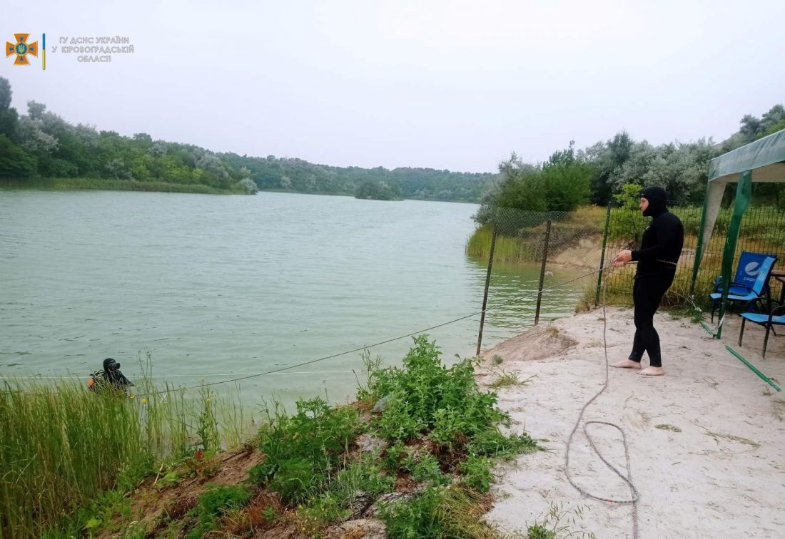 У Катеринівці на Кіровоградщині втопився хлопець, водолази майже півтори доби шукали тіло. ФОТО