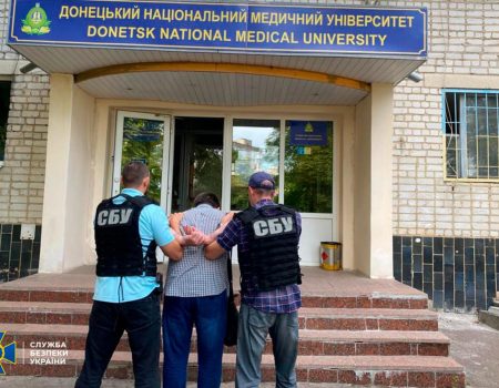 У Кропивницькому затримали заступника ректора медвишу за вимагання 100 тис. грн. ФОТО