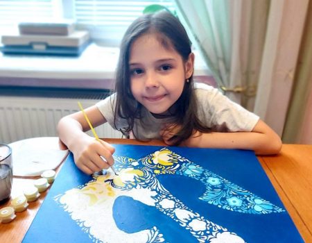Юні волонтери з Кропивницького намалювали картини для благодійного аукціону. ФОТО
