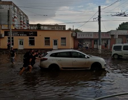 Рятувальники Кіровоградщини два дні поспіль ліквідовували наслідки негоди. ФОТО