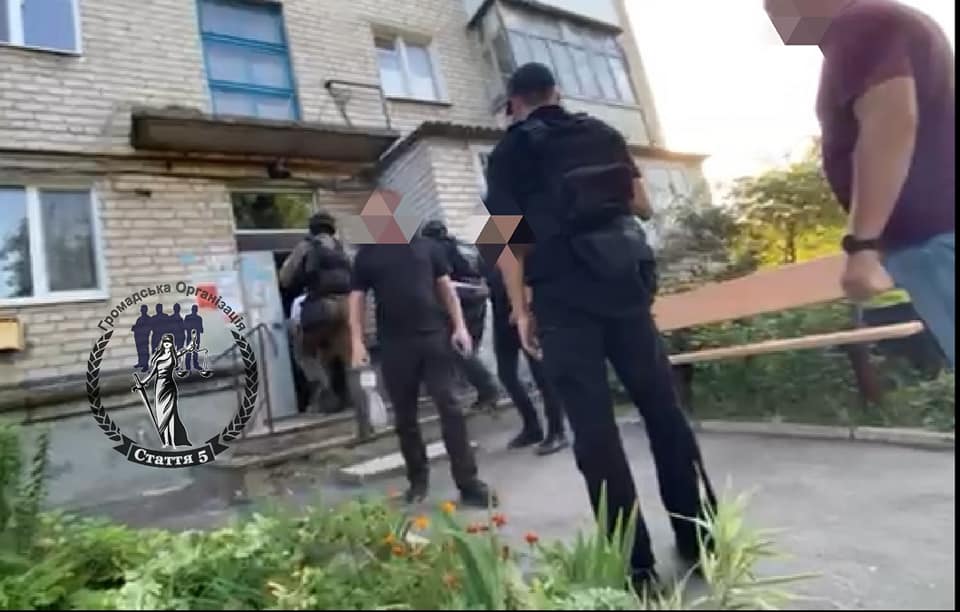 На Кіровоградщині відвідувач кафе застрелив іншого й утік, його знайшли і затримали. ФОТО