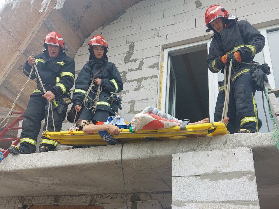 У Кропивницькому дитина травмувалася в недобудові. ФОТО
