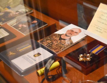 Обласний краєзнавчий музей презентував дві виставки до Дня пам‘яті захисників України