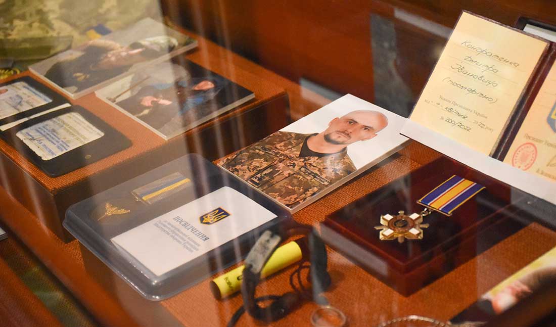 Обласний краєзнавчий музей презентував дві виставки до Дня пам‘яті захисників України