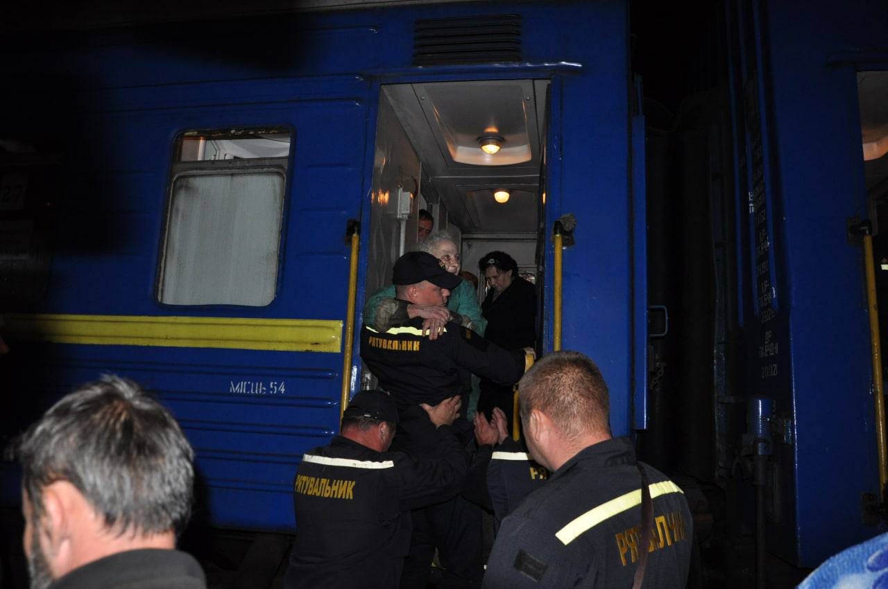 Кіровоградщина зустріла третій евакуаційний потяг із Донеччини. ФОТО