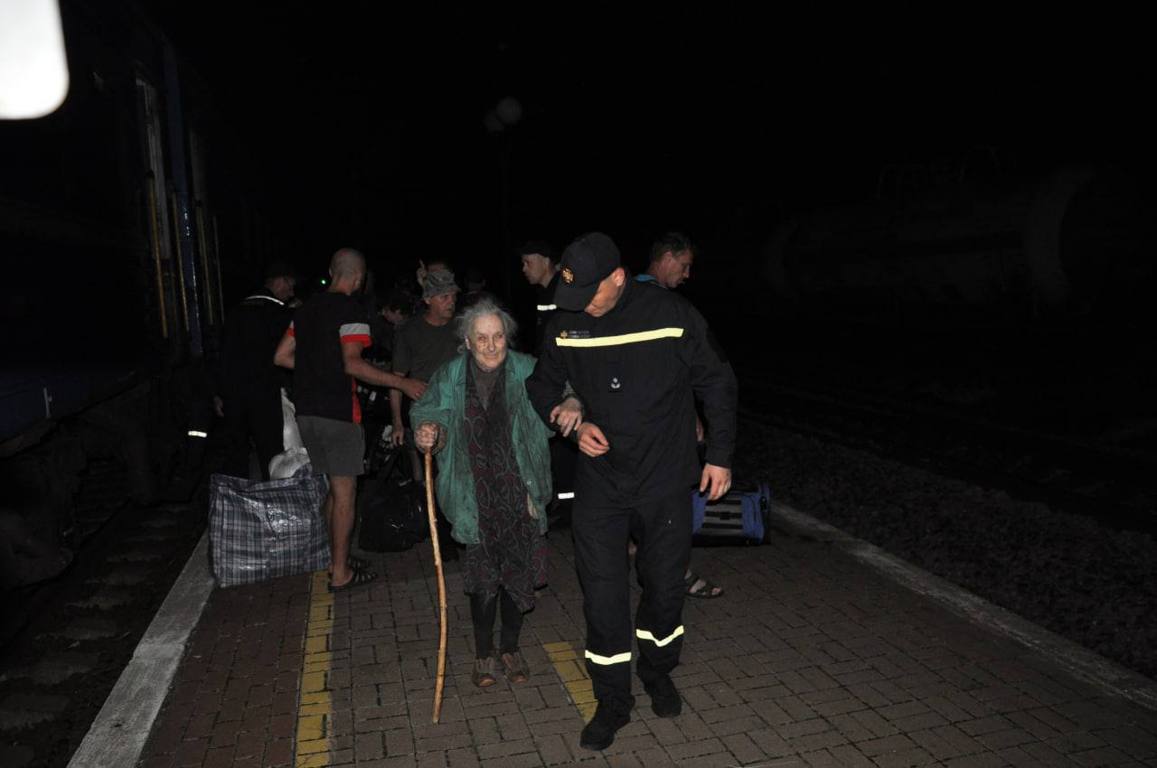 Кіровоградщина зустріла третій евакуаційний потяг із Донеччини. ФОТО
