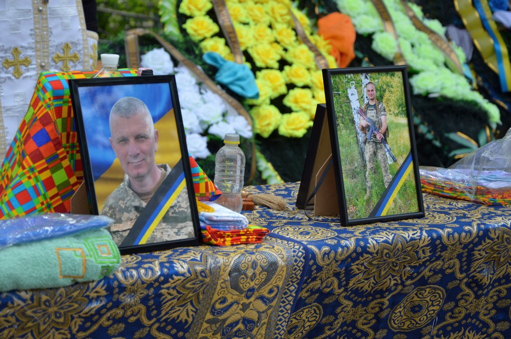 У Кропивницькому попрощалися з загиблими на Донеччині земляками. ФОТО
