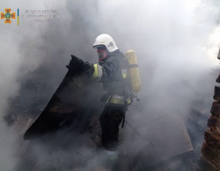 На Кіровоградщині під час пожежі будинку загинуло троє людей. ФОТО