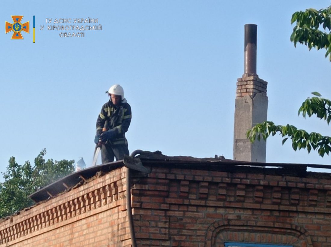 На Кіровоградщині під час пожежі будинку загинуло троє людей. ФОТО